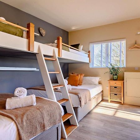 Wisteria View With Hottub & Cabin Sleeps 20 ชิปเพแนม ภายนอก รูปภาพ
