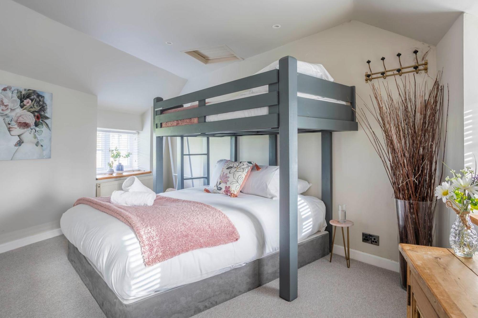Wisteria View With Hottub & Cabin Sleeps 20 ชิปเพแนม ภายนอก รูปภาพ