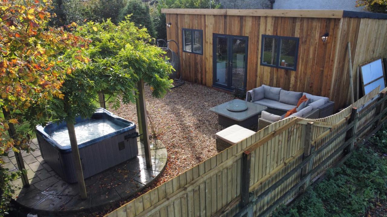 Wisteria View With Hottub & Cabin Sleeps 20 ชิปเพแนม ภายนอก รูปภาพ