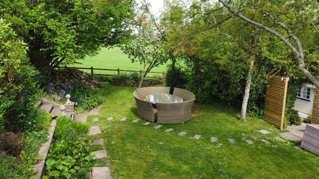 Wisteria View With Hottub & Cabin Sleeps 20 ชิปเพแนม ภายนอก รูปภาพ