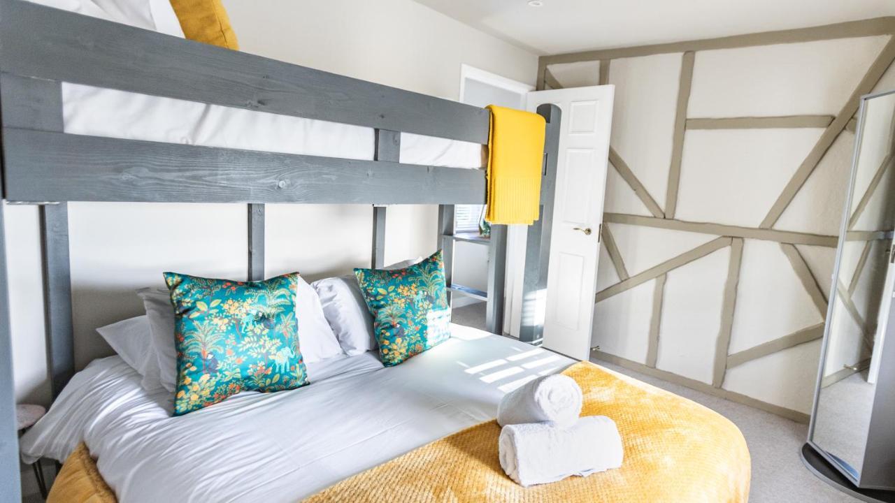 Wisteria View With Hottub & Cabin Sleeps 20 ชิปเพแนม ภายนอก รูปภาพ
