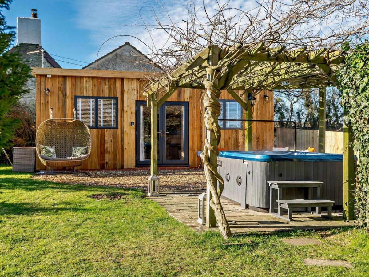 Wisteria View With Hottub & Cabin Sleeps 20 ชิปเพแนม ภายนอก รูปภาพ