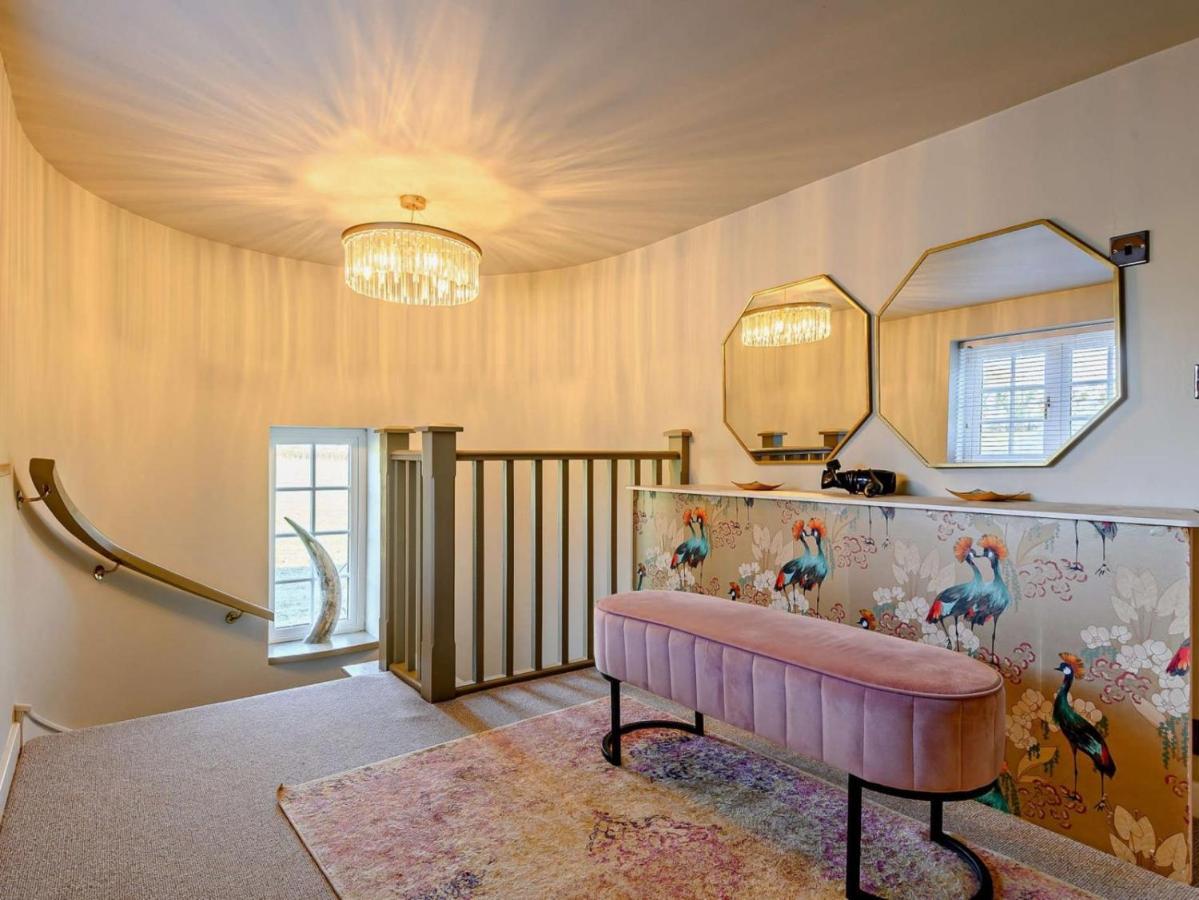 Wisteria View With Hottub & Cabin Sleeps 20 ชิปเพแนม ภายนอก รูปภาพ