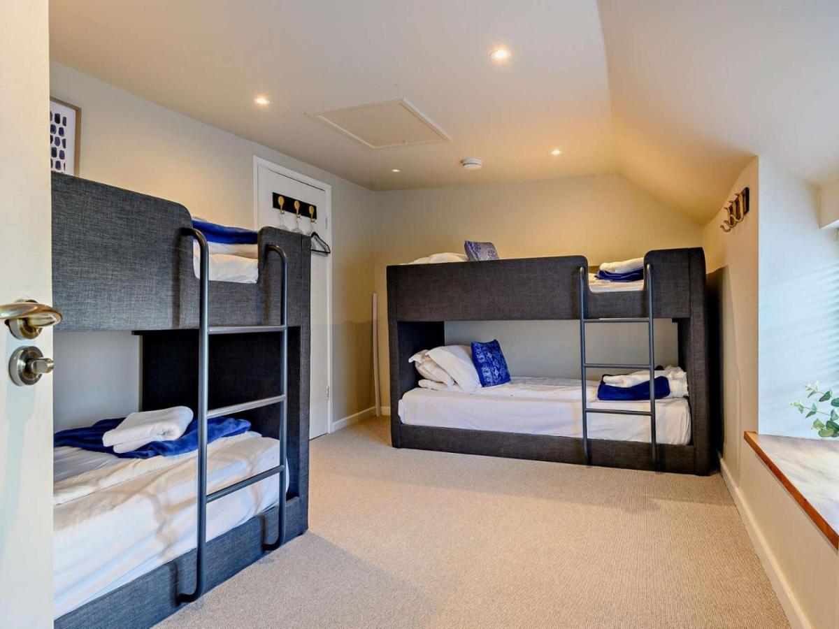 Wisteria View With Hottub & Cabin Sleeps 20 ชิปเพแนม ภายนอก รูปภาพ