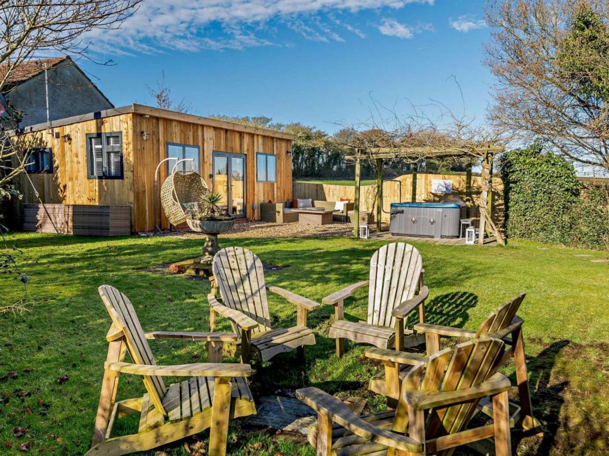 Wisteria View With Hottub & Cabin Sleeps 20 ชิปเพแนม ภายนอก รูปภาพ