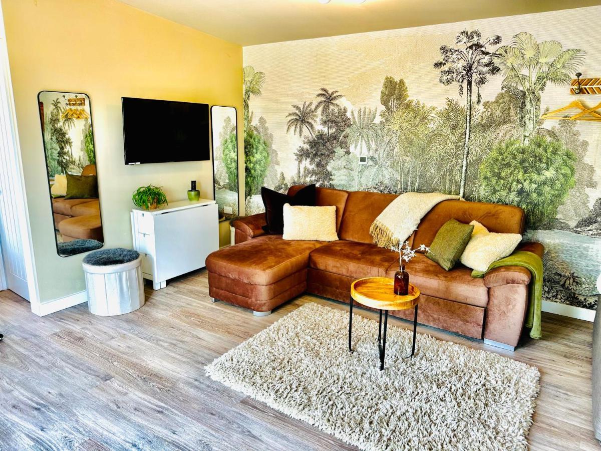 Wisteria View With Hottub & Cabin Sleeps 20 ชิปเพแนม ภายนอก รูปภาพ