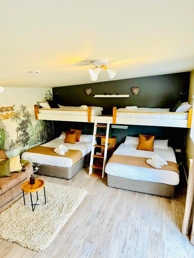 Wisteria View With Hottub & Cabin Sleeps 20 ชิปเพแนม ภายนอก รูปภาพ